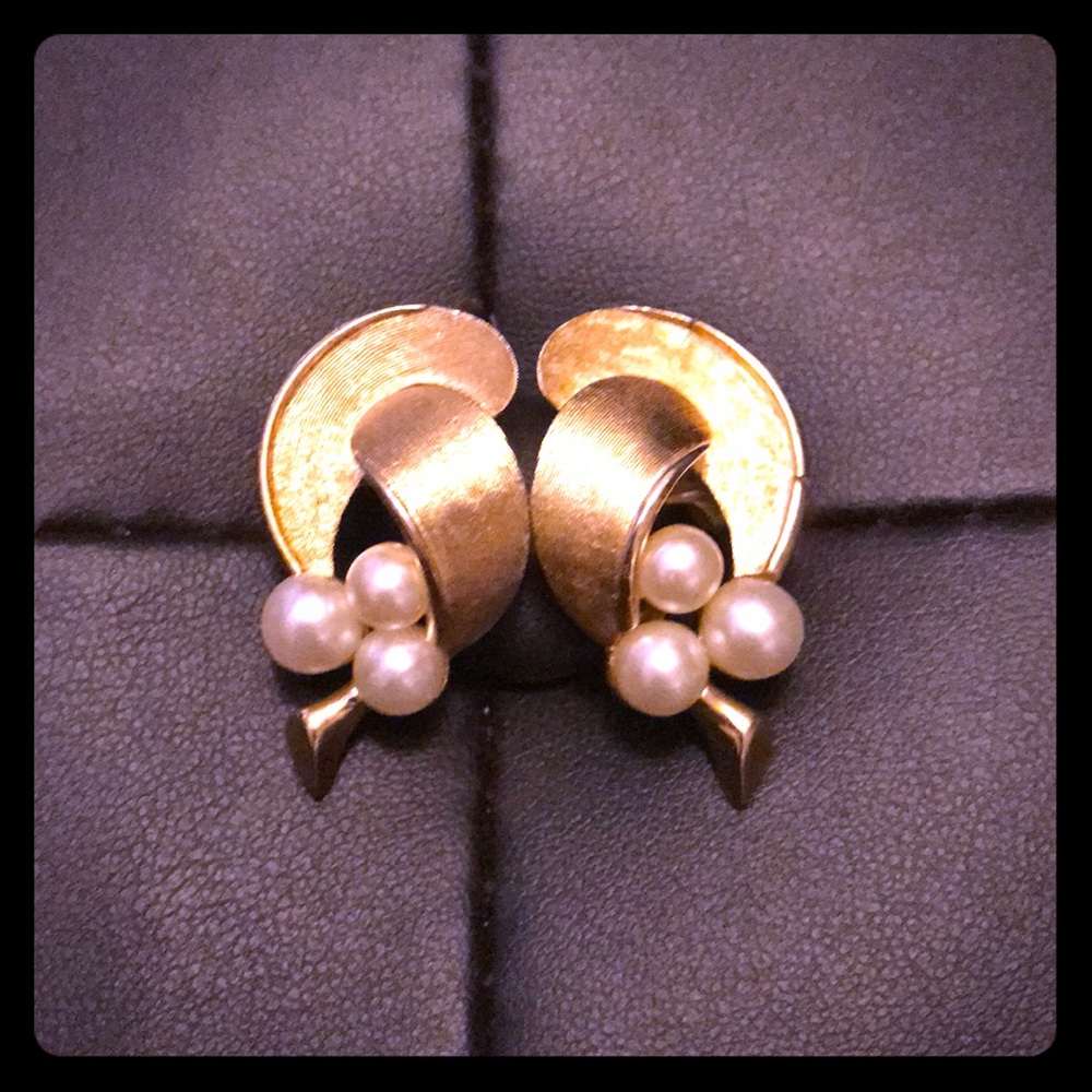 Vintage Trifari Faux Pearl Cluster Clip Earrings